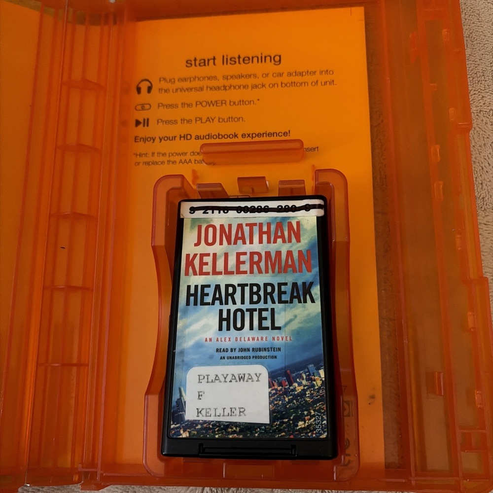 Playaway Audiobook Audio Book Ex Library - Heartbreak Hotel - Jonathan Kellerman - Picture 3 of 4